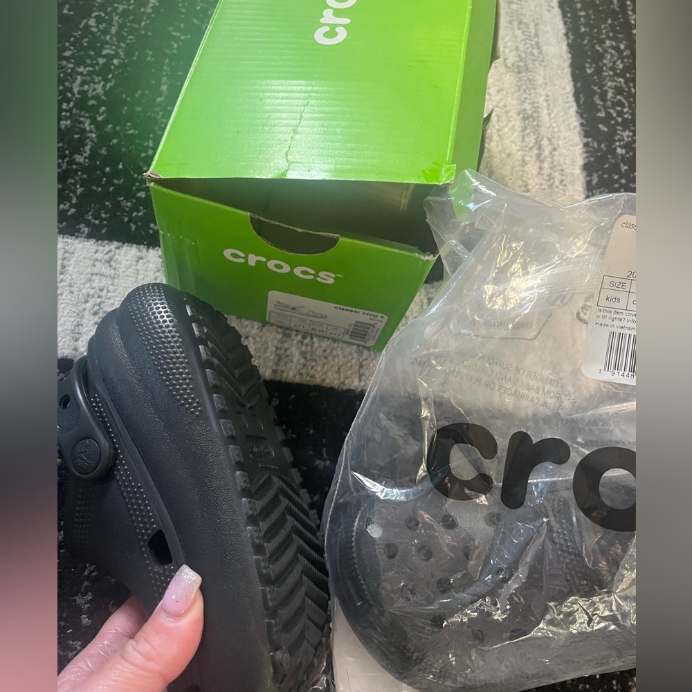 CROCS BLACK SIZE 11! KIDS